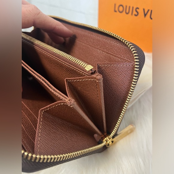 Louis Vuitton Zippy Wallet NWT - Picture 9 of 16
